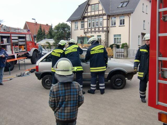 Das Autowrack wird präpariert