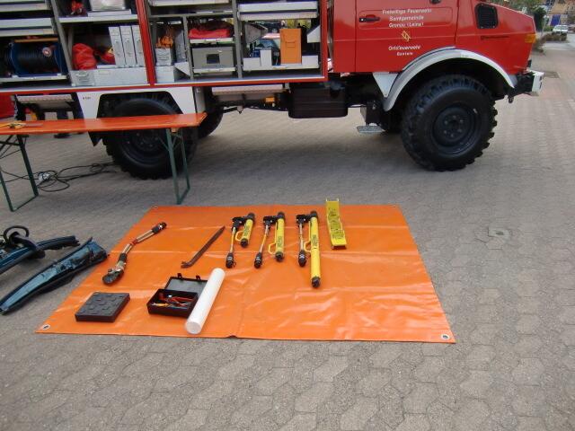 Zangen und andere Utensilien der Feuerwehr