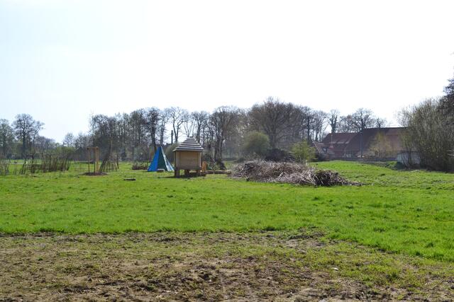 Tipis zum Verstecken im "Interkulturellen Erlebnispark" Kaltenweide (©Katja Woidtke)
