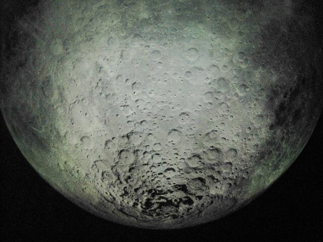 Der Mond im Gasometer Oberhausen | Foto: Timo Vorholt