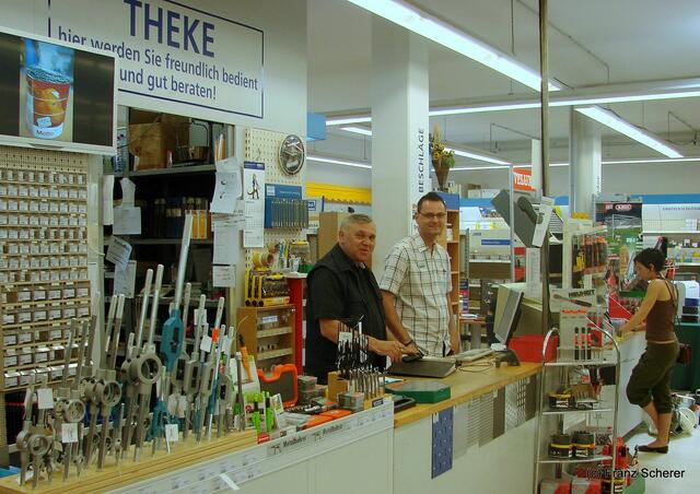 25 Jahre Gewerbegebiet Münchner Straße - Der Leitspruch über der Theke ist Programm bei der Firma Kniess