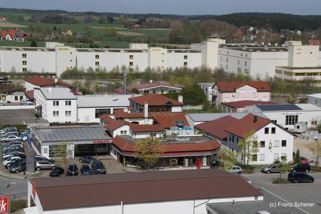 25 Jahre Gewerbegebiet Münchner Straße. Im Hintergrund: Segmüller-Land