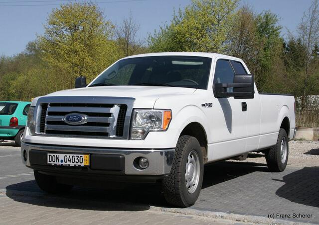 25 Jahre Gewerbegebiet Münchner Straße - Das Autohaus Esst importiert auch amerikanische Ford-Modelle für die Käufer. Im Bild ein Ford F 150