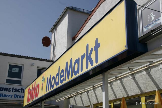 25 Jahre Gewerbegebiet Münchner Straße - Bei Takko gibt es moderne Kleidung zu erschwinglichen Preisen