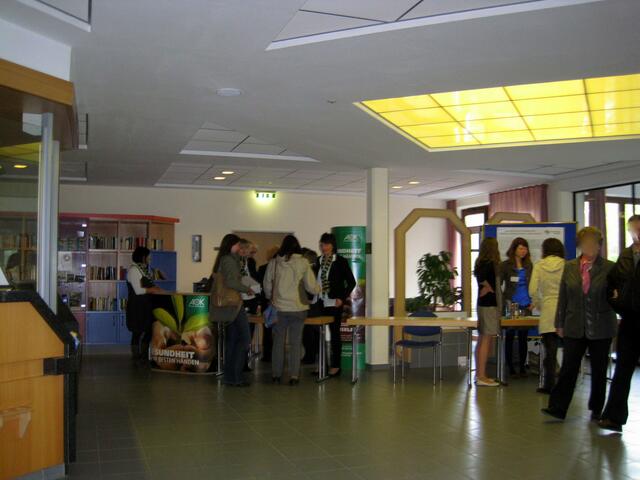 Reger Betrieb an den Infoständen der AOK