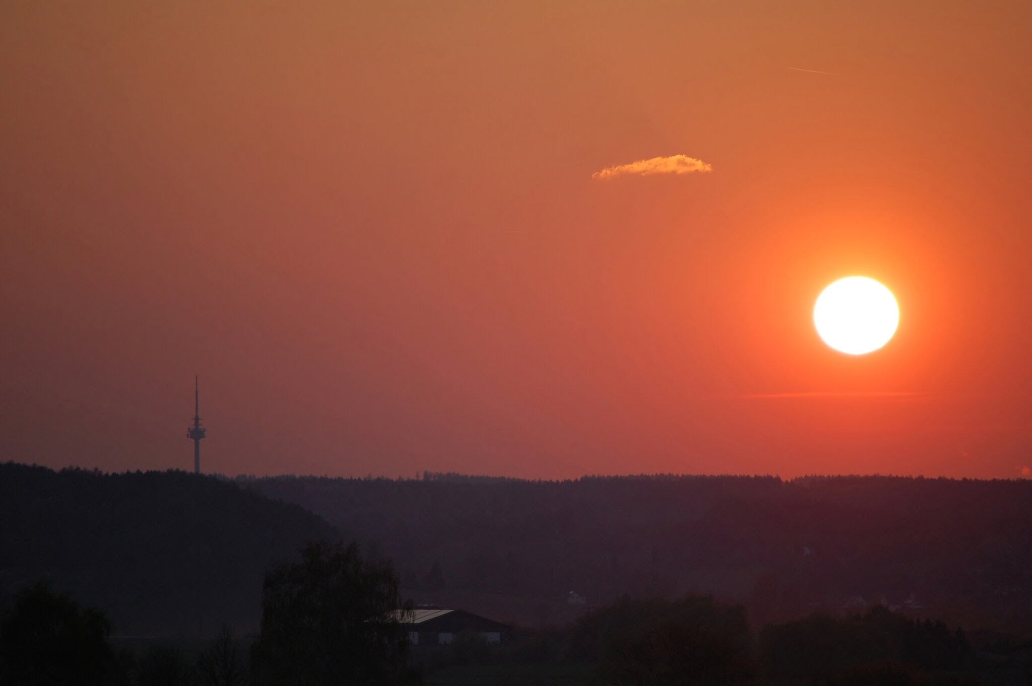Langsam geht die Sonne unter. - Gersthofen
