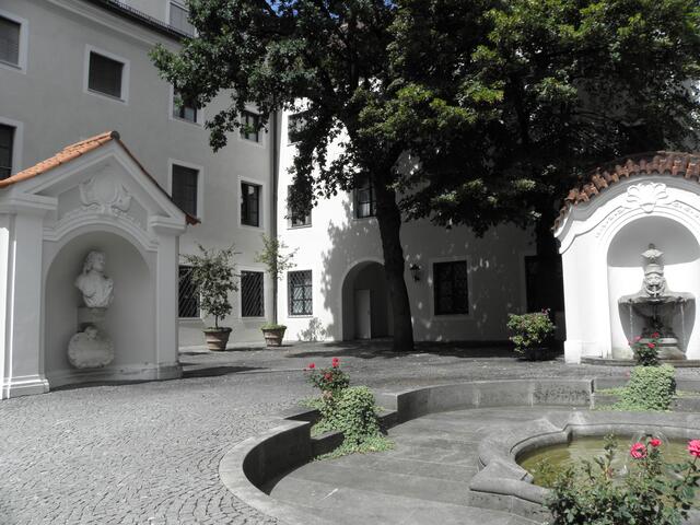 Der drei Brunnenhof in der Rochusstraße in München | Foto: Monika Bock