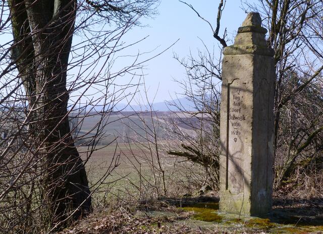 Gedenkstein an das Dorf Dalwigk zwischen Korbach und Dorfitter, zerstört im 30-jährigen Krieg