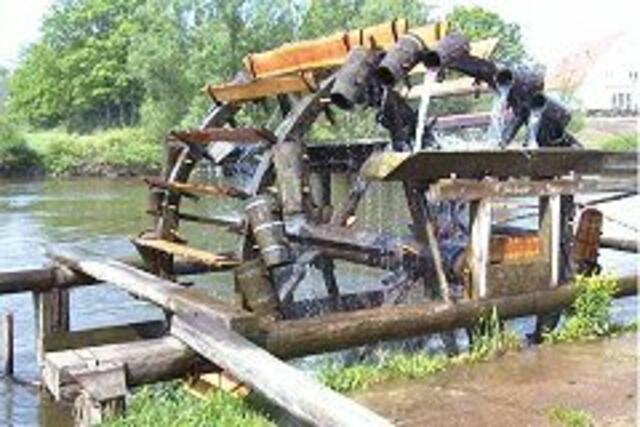Schöne Wasserräder an der Regnitz bei Möhrendorf /Mittelfranken