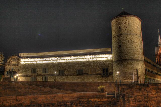 Alter Turm der Stadtbefestigung am Leineufer.