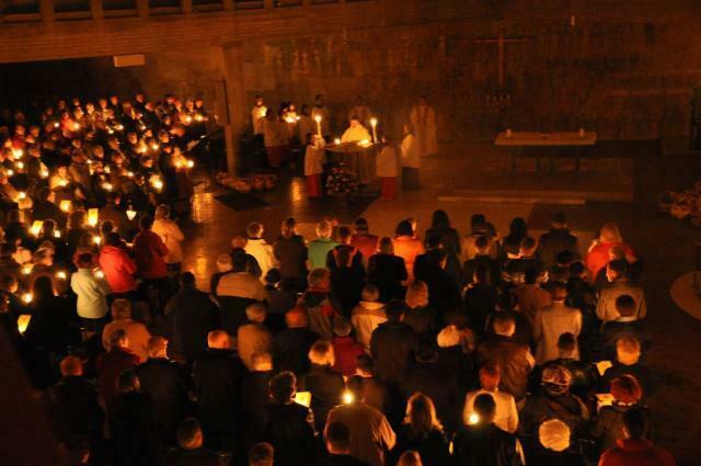 Das Licht verbreitet sich in Maria, Königin des Friedens