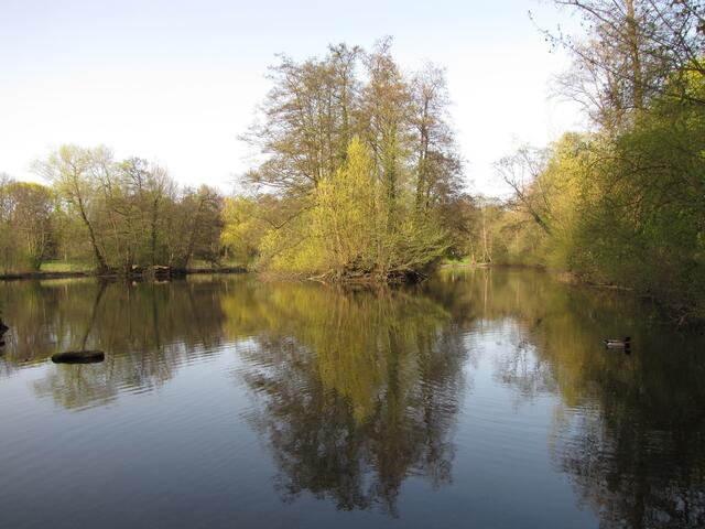 zum Erholungsgebiet Maschsee über (siehe auch "Rund um den Maschsee").