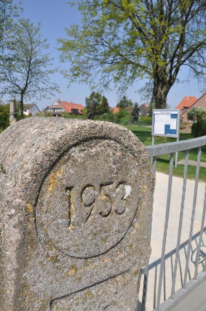 Eingang zum Friedhof - Im Detail - Oelerse im Burgdorfer Land