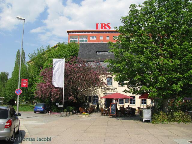 Vor dem Heckert-Haus.