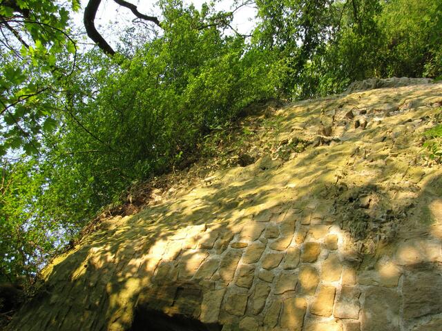 Beim Verlassen der Ruine ein letzter Blick auf den Batterieturm