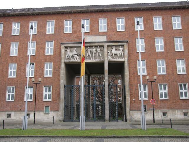 Das ehemalige Hauptquartier der britischen Besatzungsstreitkräfte in Niedersachsen an der Hans-Böckler-Allee. Zurzeit noch von der Bundeswehr belegt