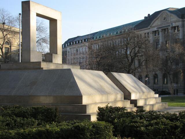 Das Holocaust-Mahnmal am Opernplatz.
