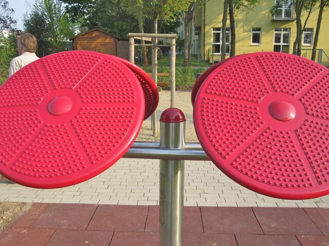 Entgegengesetzt ist einfacher als mit beiden Händen in die selbe Richtung zu drehen