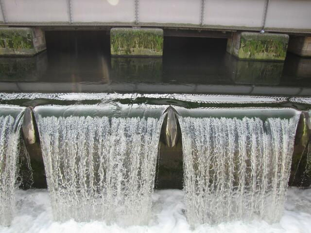 Standort der einst prächtigen Wasserkunst an der Karmarschstraße. Im Krieg wurde sie kaum beschädigt, in den sechziger Jahren jedoch abgerissen.