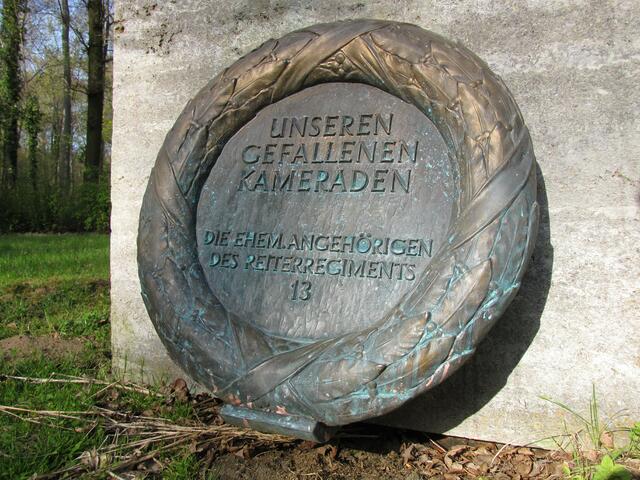 Soldaten waren jedoch nicht nur Opfer, ein großer Teil von ihnen auch schlimmste Täter  wie wohl fast alle Soldaten im Krieg, wenn die menschlichen Regeln und Gesetze außer Kraft treten. Drogen, wie in allen Kriegen, die den Soldaten verabreicht werden, senken zusätzlich die Hemmschwelle.