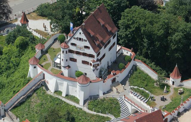 Ernst Prost hat sich nicht nur ein Schloß gekauft, sondern hilft auch bedürftigen | Foto: Ernst Prost Archiv