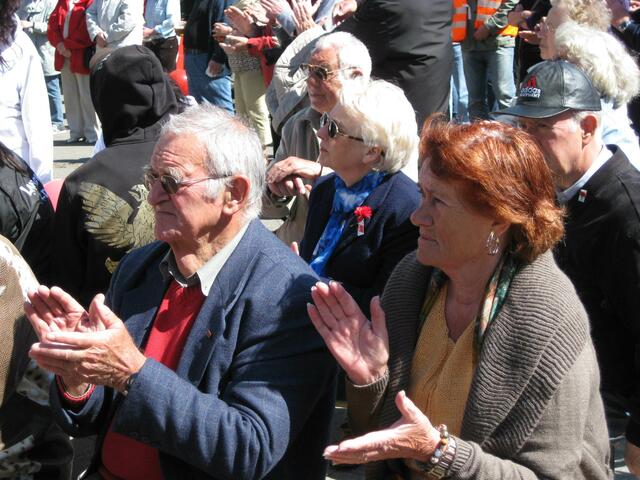 Der Vorsitzende des Ak-Ausländer, Günter May und Frau
