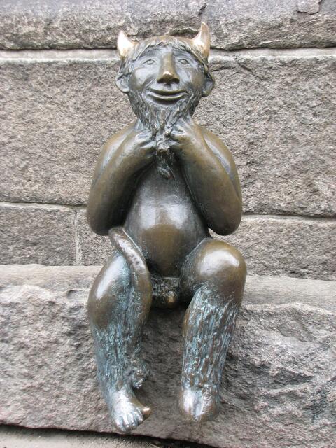 Teufelchen vor St. Marien in Lübeck  (©Katja Woidtke)