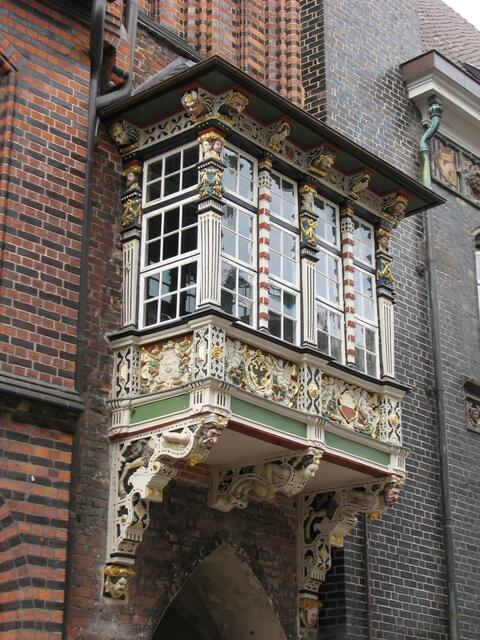 Geschnitzter Erker am Lübecker Rathaus  (©Katja Woidtke)