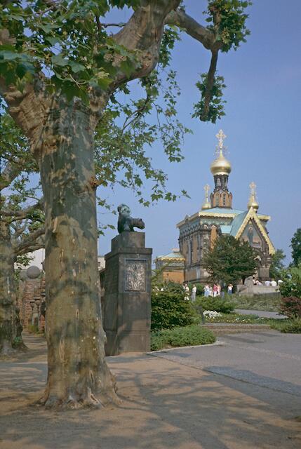Neben der Russisch-orthodoxen Kapelle ist der exotische Gingko-Baum bemerkenswert, der schon Goethe zu einem Gedicht inspirierte.