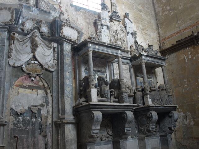 Schloß Goseck das verfallen Kircheninnenleben! so schön nur kein geld zum erhalten da!!