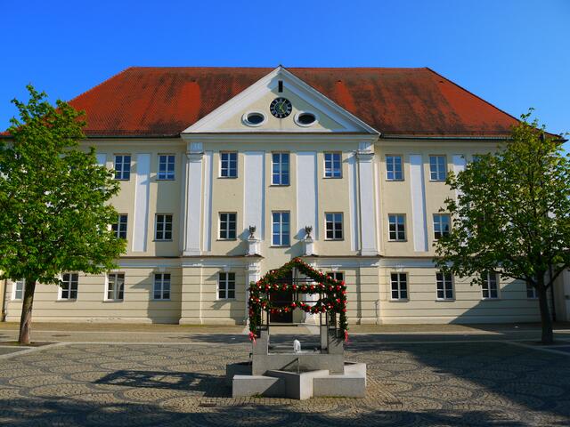 Haus der Bildung und Dossenbergerhof Günzburg (Osterbrunnen)