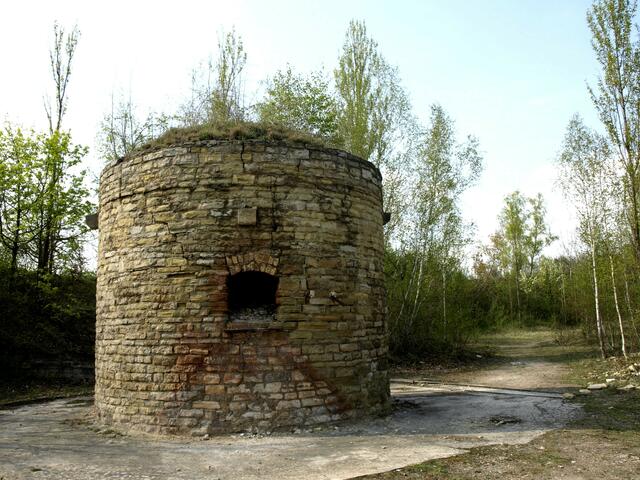Geoweg bei Zscheiplitz! ein alter Kalkofen würde früher zum Kalkbrennen genommen !!