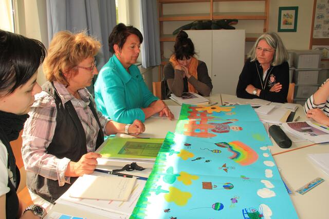 Besprechung; Entwürfe sichten; Vom grauen Blech zum bunten Blickfang 2011; Lehrte