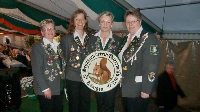 Schützenkönigin 2011, Aurelia Bednorz (3. v.l.)