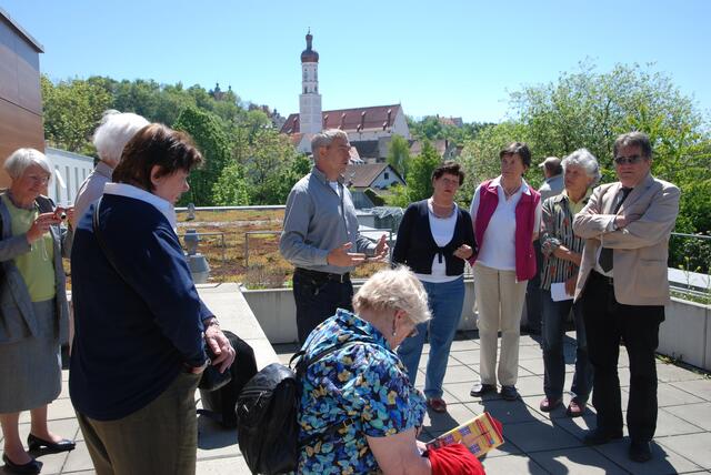 Erich Berchtold (Mitte) erläuterte das Leistungsspektrum der Sozialtherapeutischen Einrichtung Landsberg.