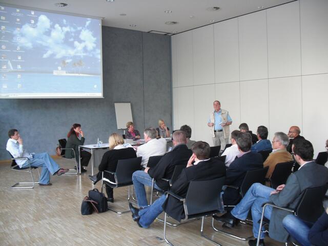 Forum 1: Dirk Schröder (RSB), Inge Mues (SC Steinhude), Angelika Jahns (MdB), Bibiana Steinhaus (Nds. Ministerium für Inneres und Sport), Rolf G. Schmidtmann (NFV-Kreis Hannover-Land)