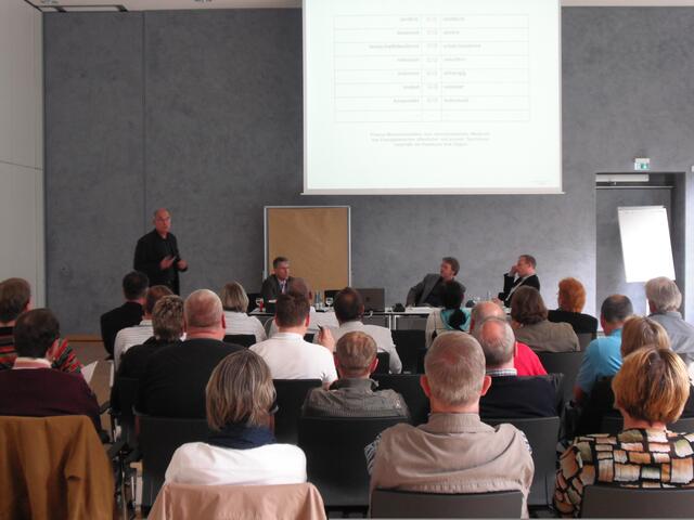 Forum 3: v.l. Dipl. Ing. Jürgen Koch (Architekt), Jürgen Pigors (TSV Krähenwinkel(Kaltenwinkel), Hartmut Otte (RSB), Dr. Matthias Miersch (MdB)