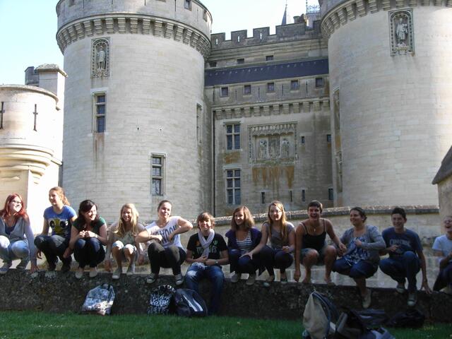 Im beeindruckenden Schloss Pierrefonds erfuhr man Interessantes über die französische Geschichte | Foto: Foto v.d. Jugendgruppe zur Verfügung gestellt