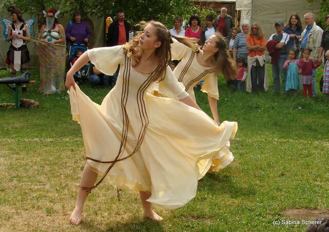 4. Elfenfestival Blumenthal - Elfentanz mit Schülern der Münchener Ballettschule Fock-Nüzel. Dargeboten wurden Tänze im Wiesenthal-Stil