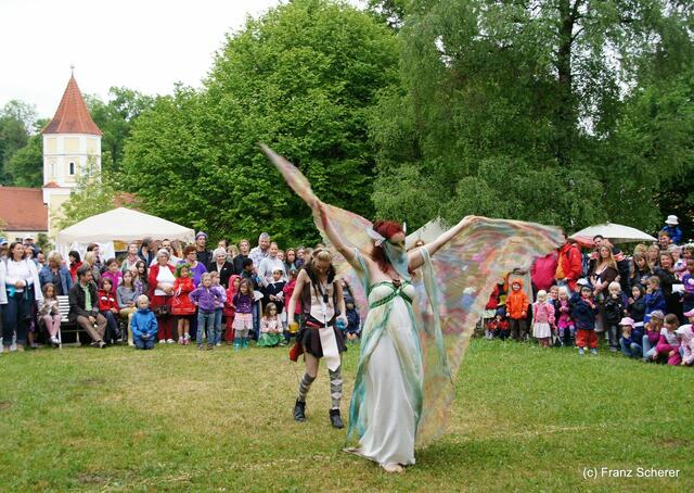4. Elfenfestival Blumenthal - Christine zeigt einen beeindruckenden Elfentanz