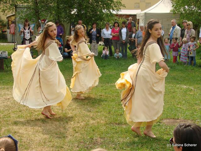 4. Elfenfestival Blumenthal - Elfentanz mit Schülern der Münchener Ballettschule Fock-Nüzel. Dargeboten wurden Tänze im Wiesenthal-Stil