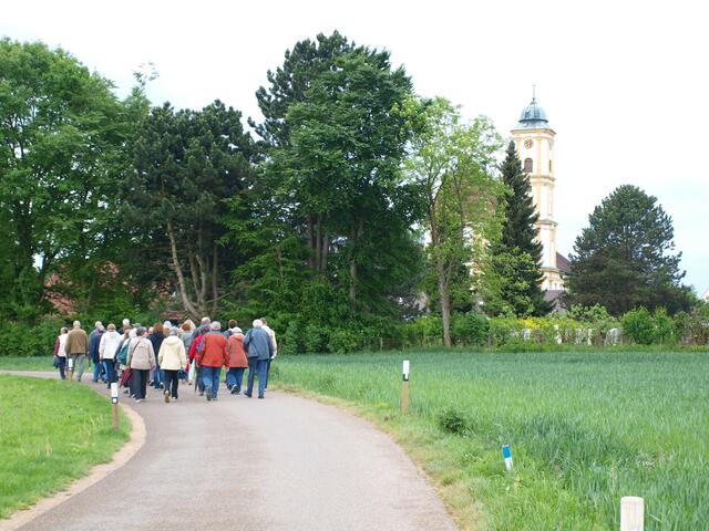 Die Pilgergruppe uf dem Rückweg zum Ausgangsort