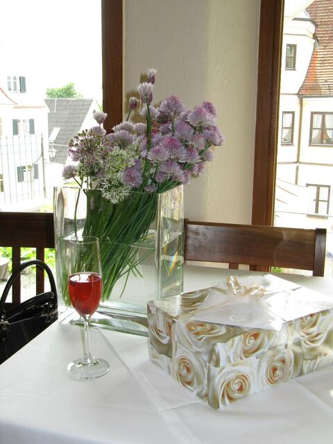 ... das Blumenarrangement mit ausgeblühtem Schnittlauch und Bärlauch hat mir gut gefallen ...