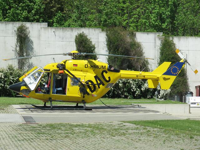 ... einer der Rettungshubschrauber ...
