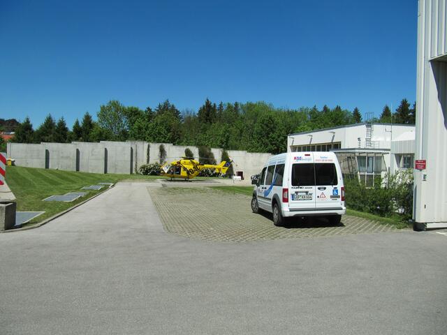 Der Außenbereich der Notaufnahme mit Hubschrauberlandeplatz.