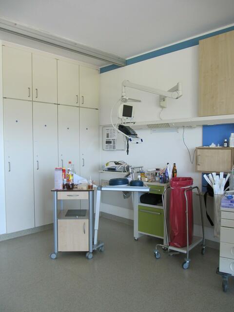 ... eines der aufwendigen Pflegezimmer, die mit modernster Technik ausgestattet sind.