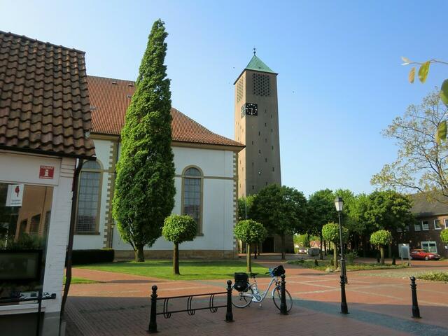 St. Vitus in Löningen: größte pfeilerlose Saalkirche Deutschlands.