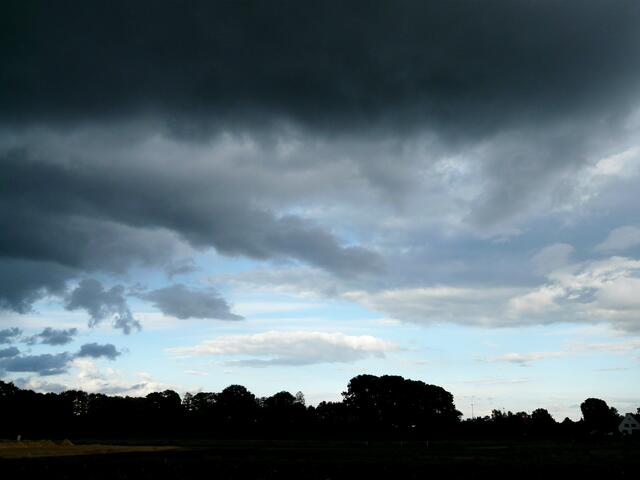 Gerade noch rechtzeitig vor dem Regen wurde an einem anderen Tag im Mai der Heimweg angetreten, um nach dem Vorbeiziehen der Regenfront später am Abend ein zweites Mal zur abendlichen Radtour aufzubrechen.