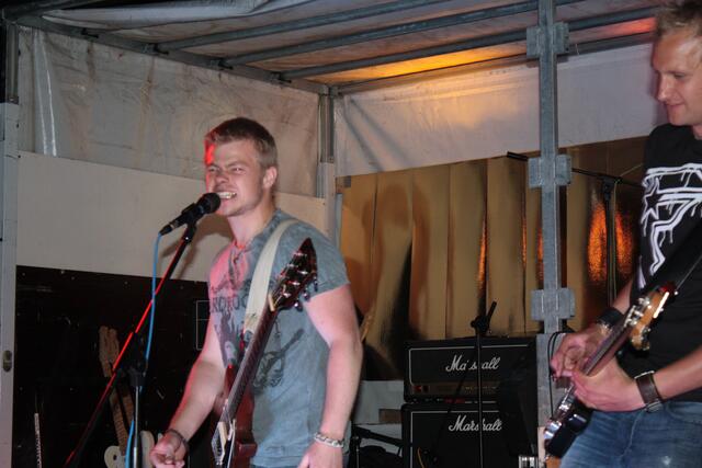 nach der Feuer-Show war Catch Me Back am start .....
