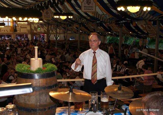 Meringer Volksfest 2011 - Merings 2. Bürgermeister beim Dirigieren
